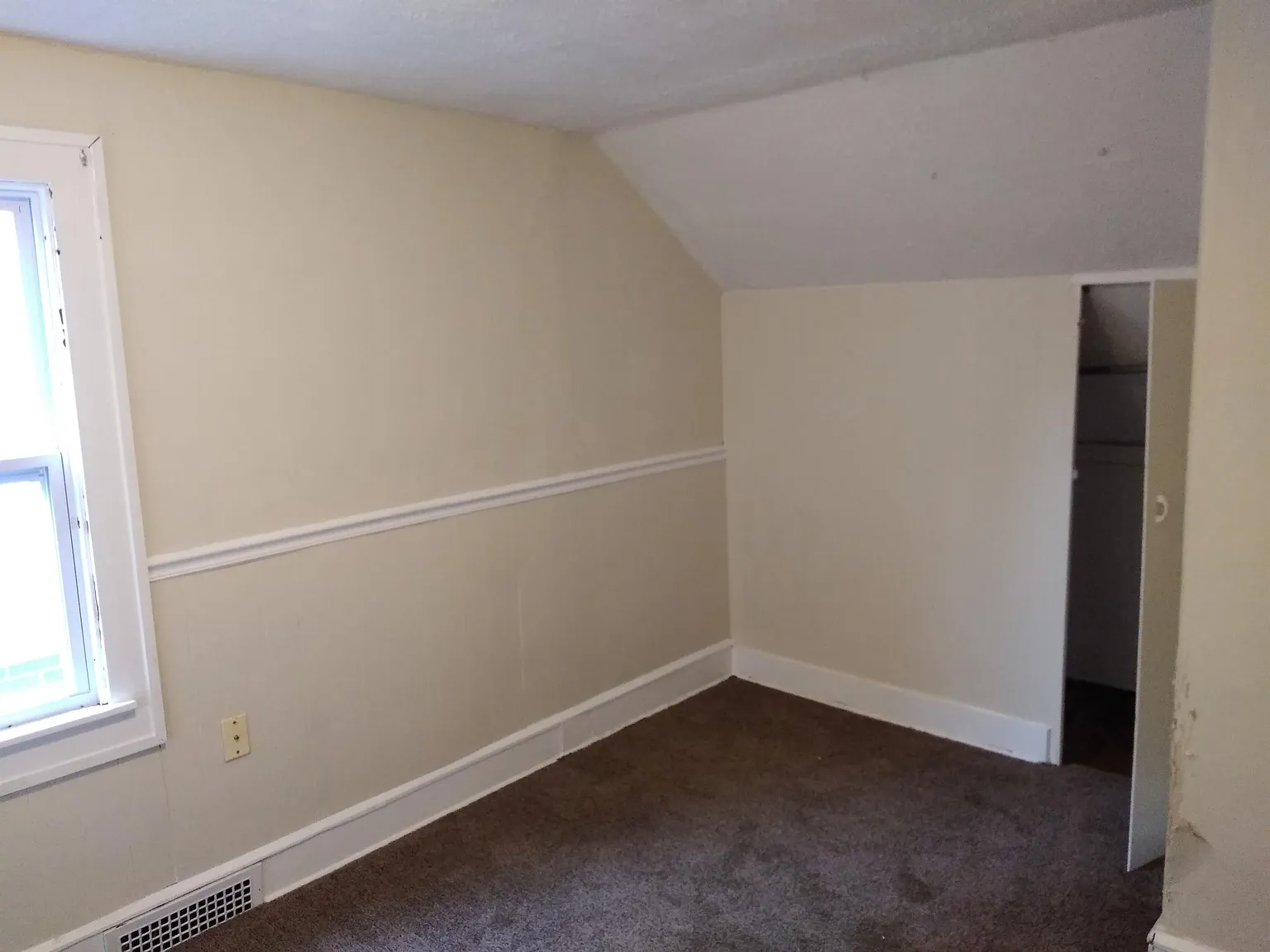 1826 Bell - 1826A — Photo 2