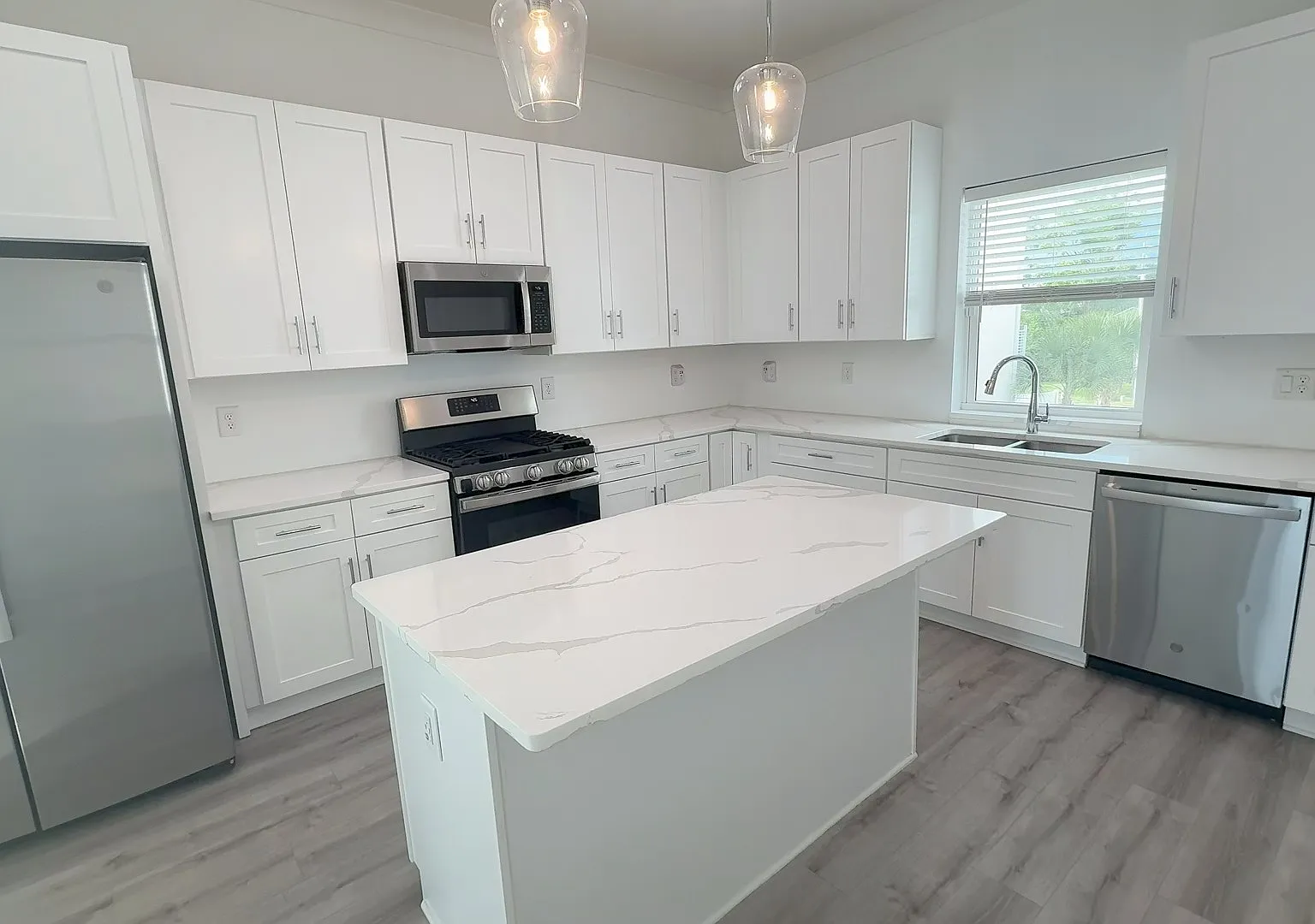 3 bed, 3.5 bath, 2296 sqft, $4,900 — Photo 4