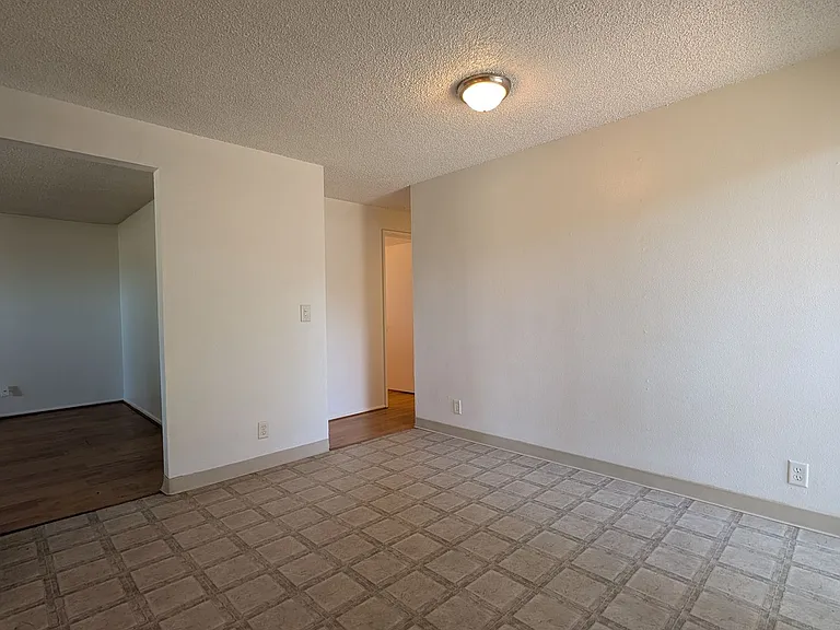 1320 Candlelight Dr — Photo 10