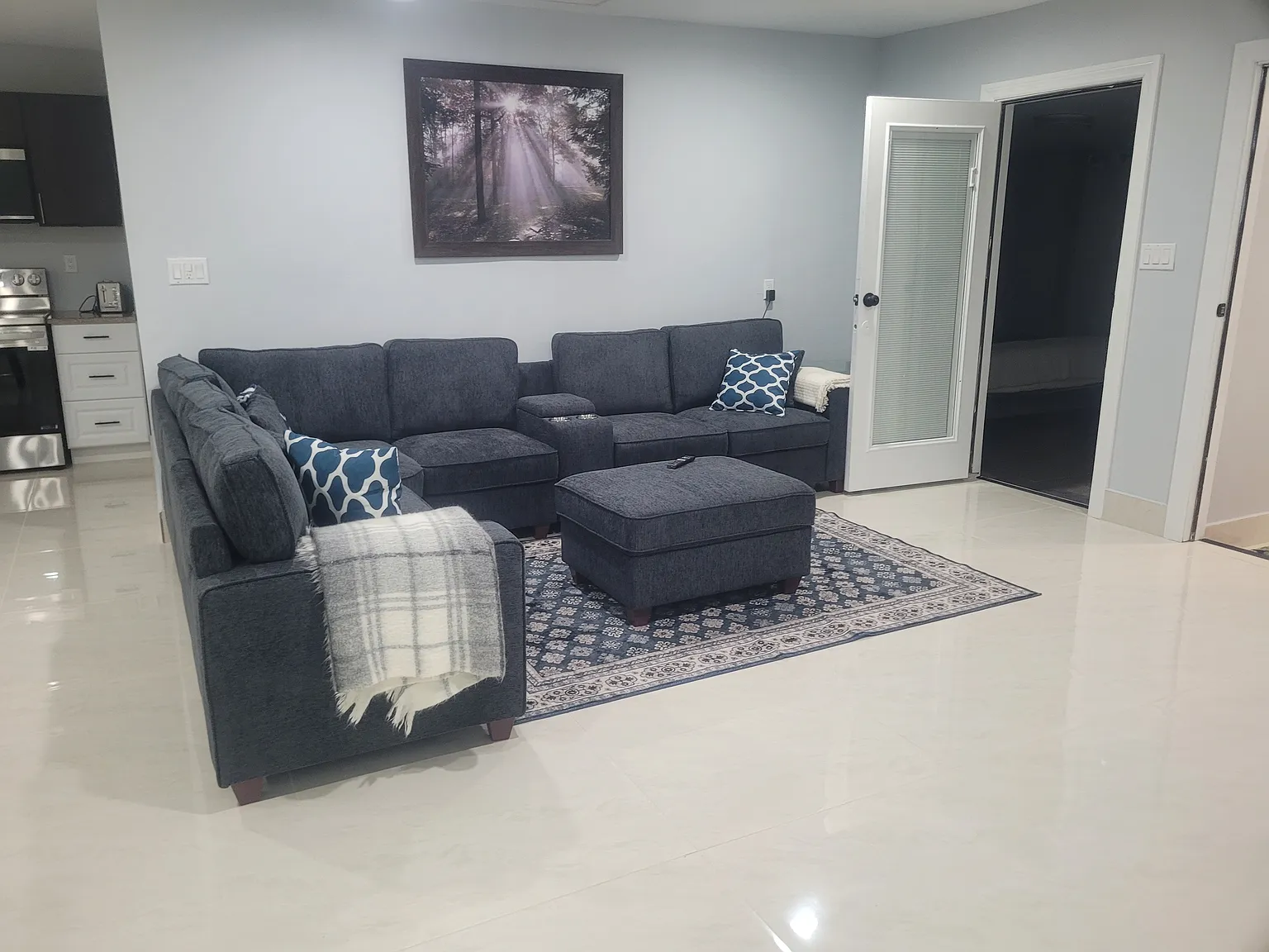 3 bed, 1421 sqft, $5,000 — Photo 3