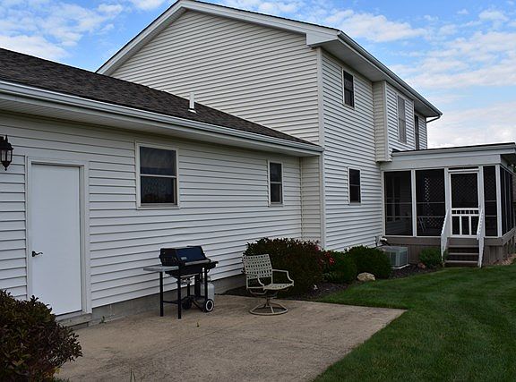 3rd image of 923 Red Oak Dr