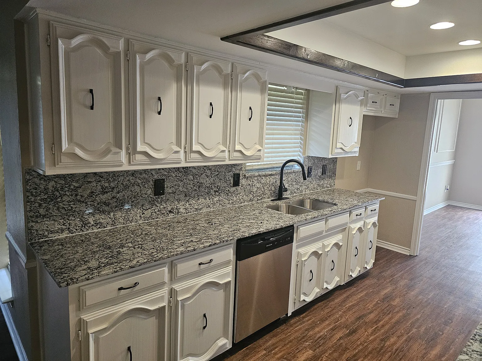 3 bed, 2349 sqft, $2,550 — Photo 4