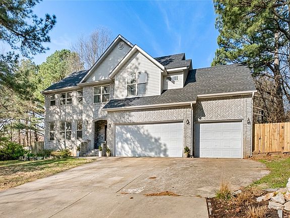 3rd image of 2269 N Briarwood Ln