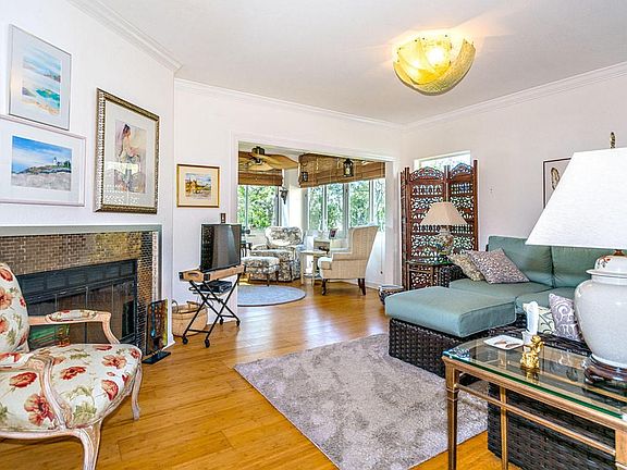 Living Area to Lanai
