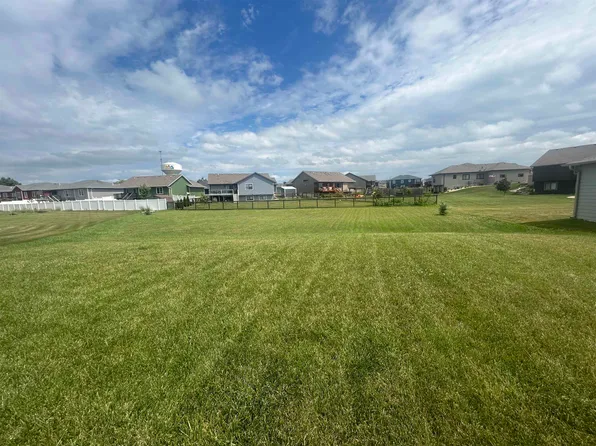 3713 Lincoln Ave, Spirit Lake, IA 51360