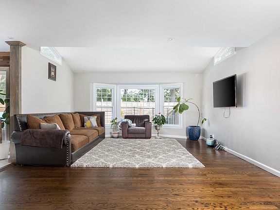 4th image of 252 Hillturn Ln