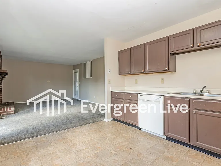 6500 Loblolly Dr — Photo 8