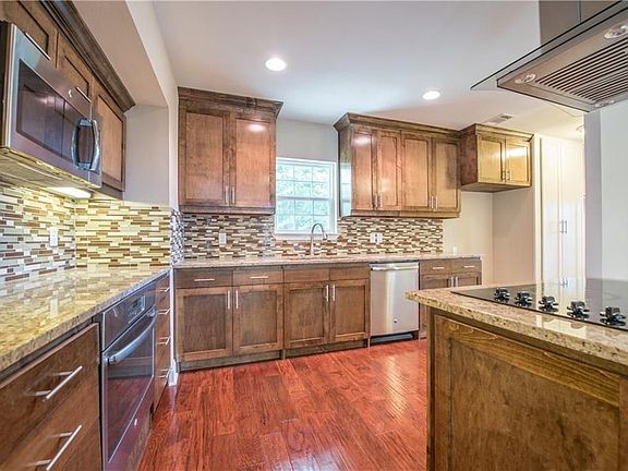 4th image of 5033 Calmont Ave