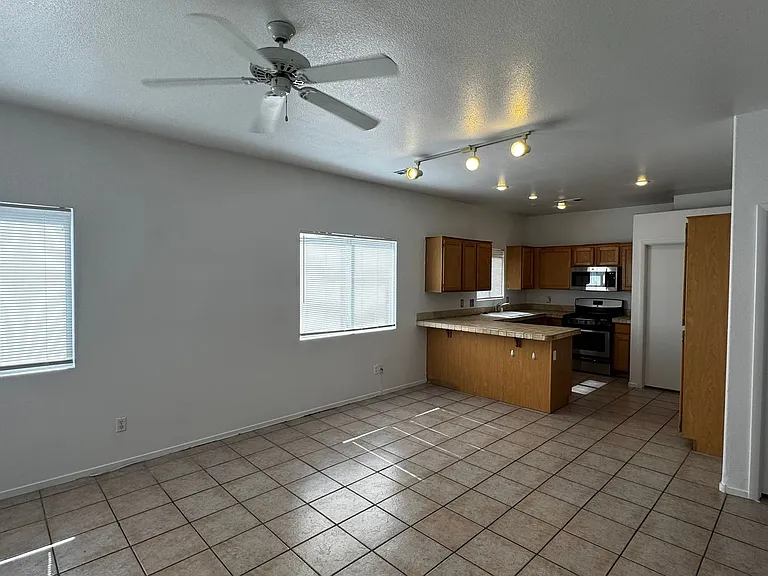 7290 Golden Star Ave — Photo 8