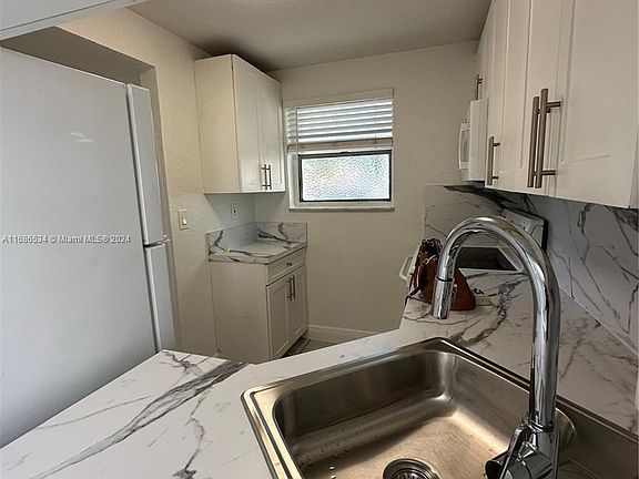 4th image of 17255 SW 95th Ave APT 122