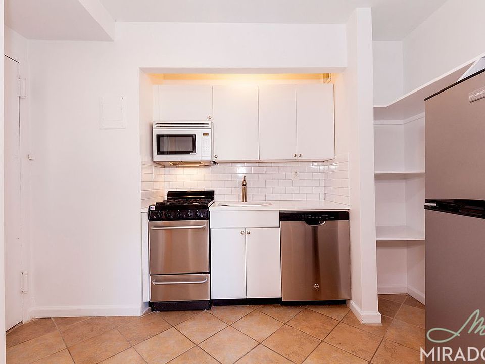 2nd image of 200 E 81st St APT 8b