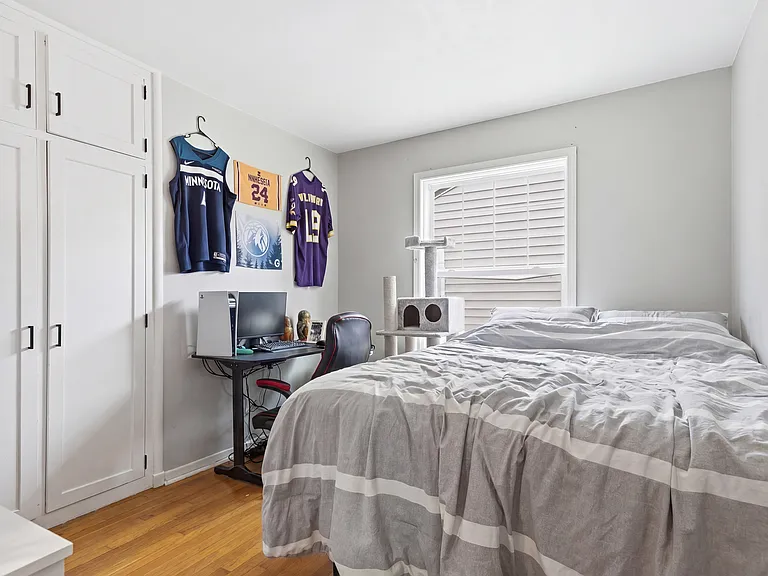 3838 Regent Ave N #3838 — Photo 10