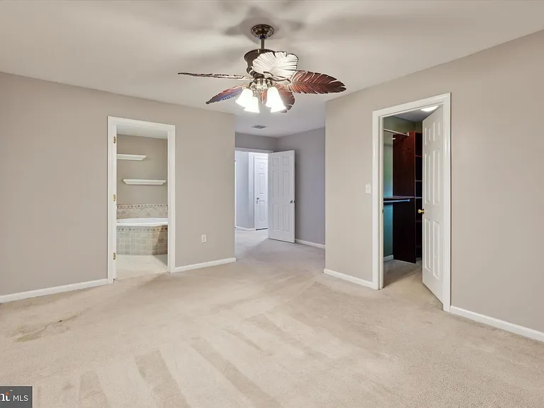125 Vernon Ct — Photo 2