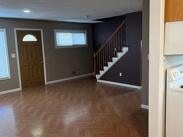 1882 Greenfield Rd — Photo 10
