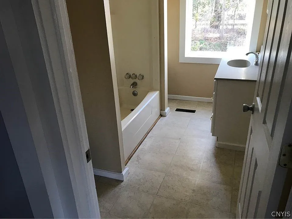 2 bed, 1.5 bath, 1520 sqft, $1,250 — Photo 3