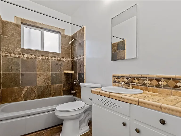 1051 S Cochran Ave #7 — Photo 9