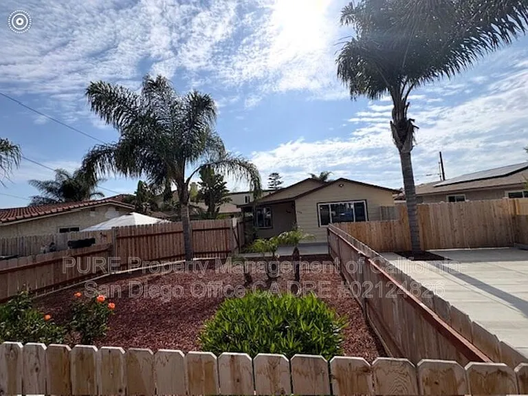1120 Florence St — Photo 3