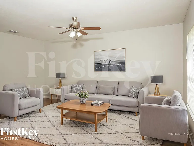 3958 N Chamberlain Blvd — Photo 3