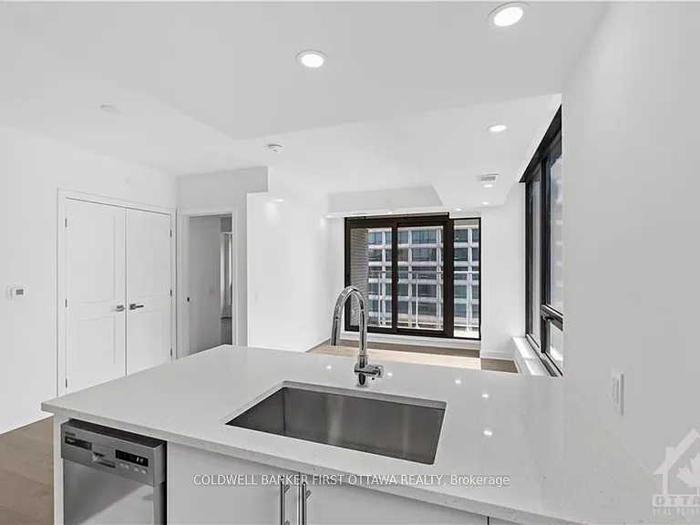 340 Queen St #1407 — Photo 10