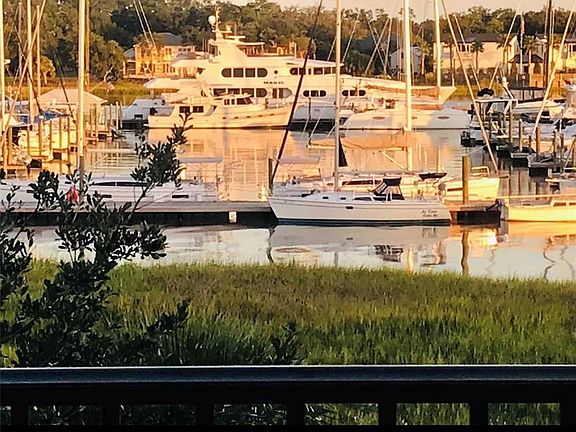 5th image of 20 Waterfront Dr APT 221