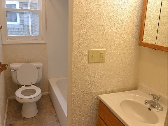 4th image of 422 Elmwood Ave
