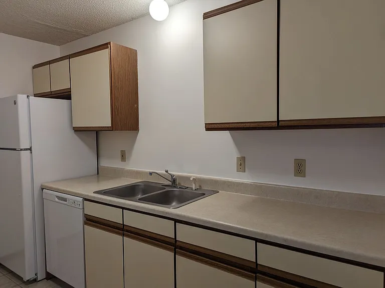 230 2nd St NE — Photo 3