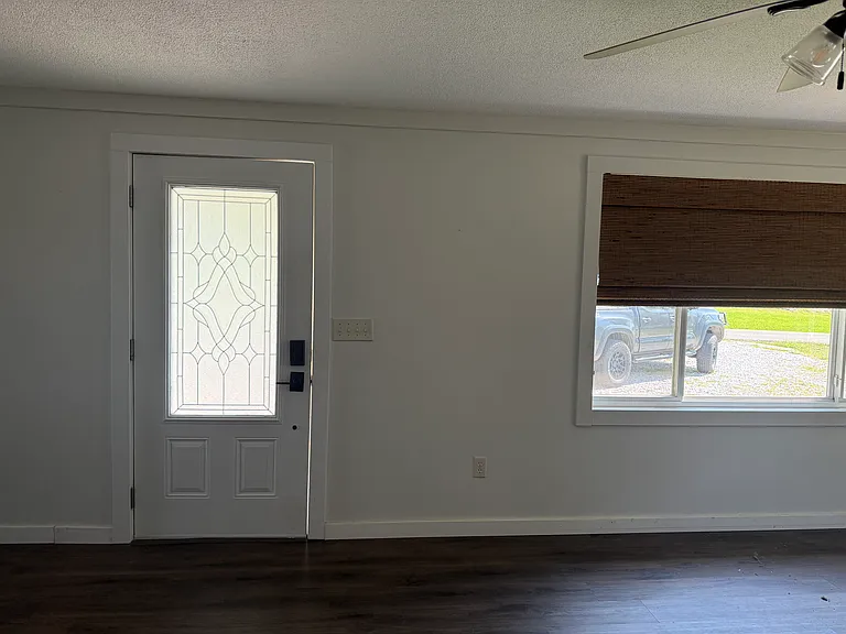 212 SW Railroad St — Photo 9