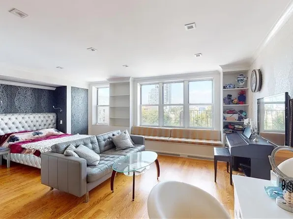 1625 Emmons Avenue image 1 of 11