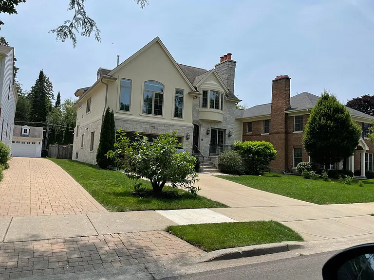 2411 Greenwood Ave — Photo 22