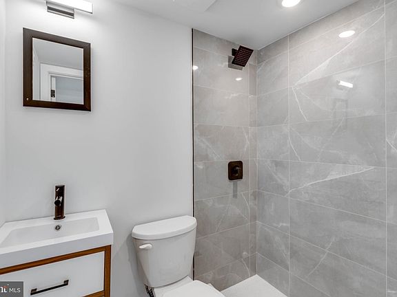 4th image of 4327 Baltimore Ave #4
