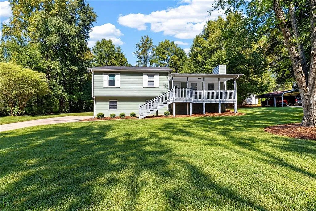 3 bed, 2.0 bath, 1586 sqft, $2,300 — Photo 2
