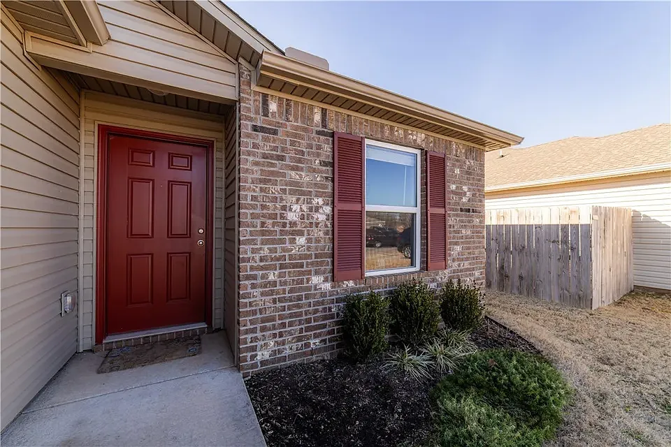 3 bed, 1216 sqft, $1,500 — Photo 2