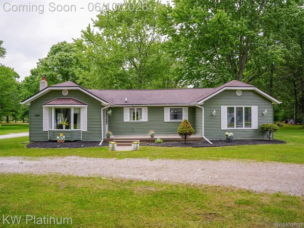 5324 Ravenswood Rd, Smiths Creek, MI 48074