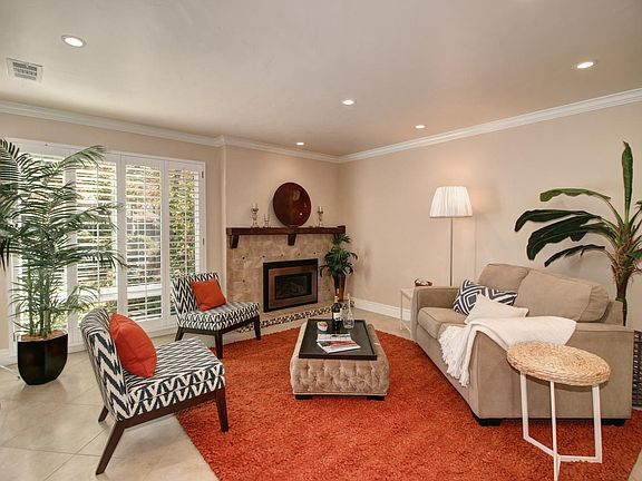 4th image of 810 Elmhurst Cir
