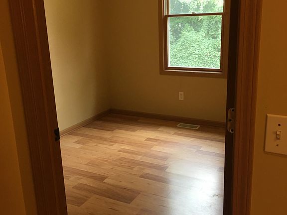 5th image of 182 Lamoreaux Dr NW