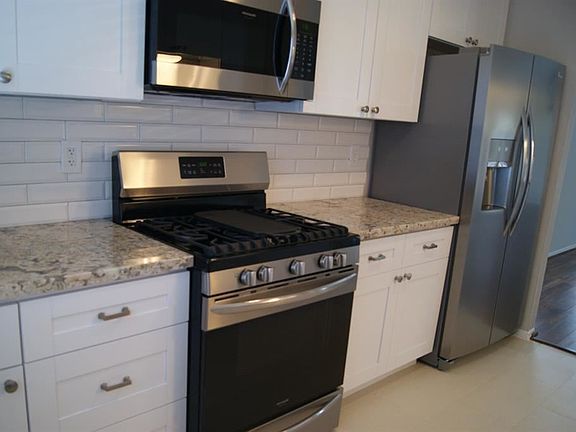 3rd image of 3322 Sycamore Springs Dr