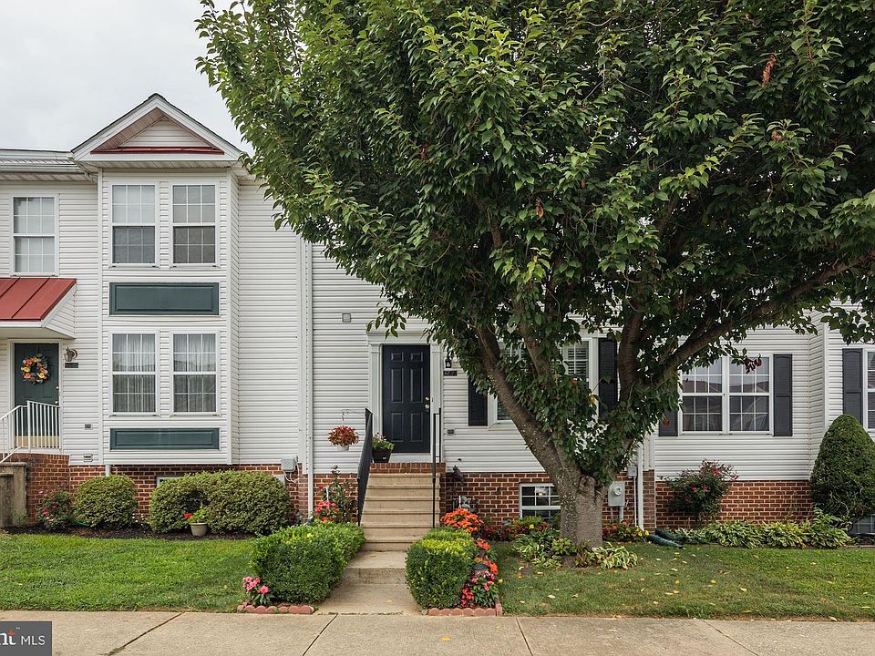 1st image of 284 Spencer Cir