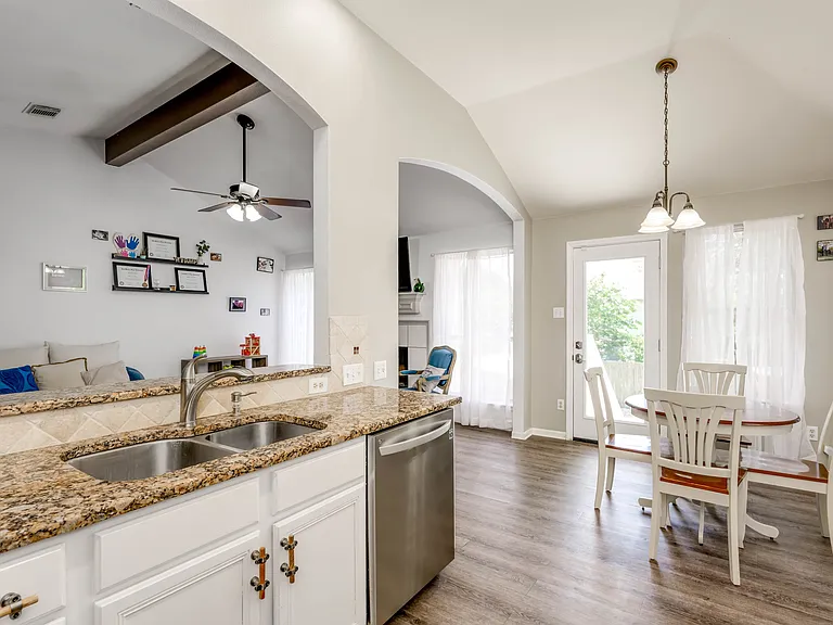 3625 Hawk Ridge St — Photo 16
