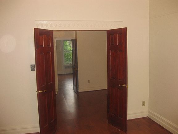 2nd image of 432 Bainbridge St