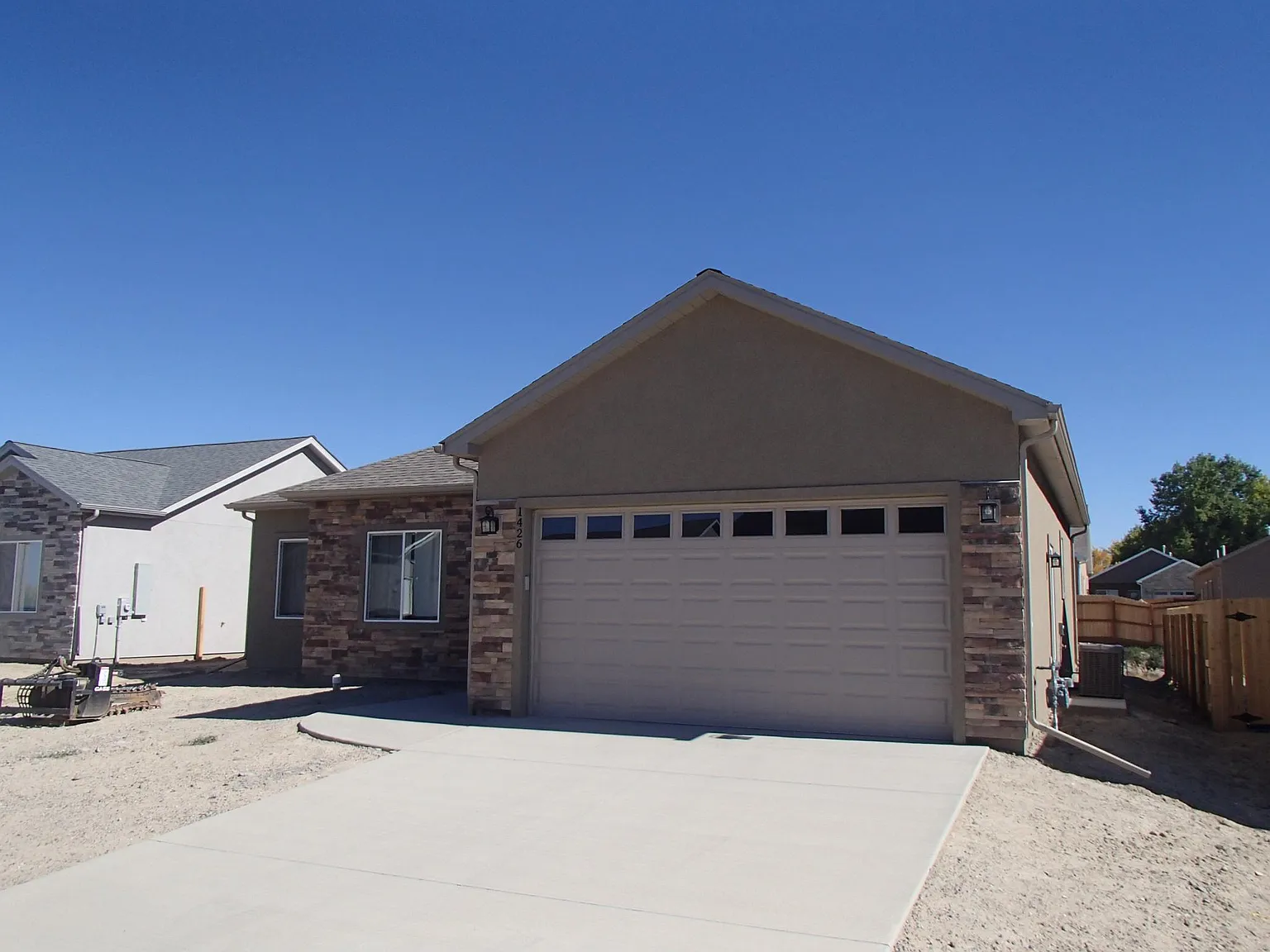 3 bed, 1123 sqft, $2,000 — Photo 2