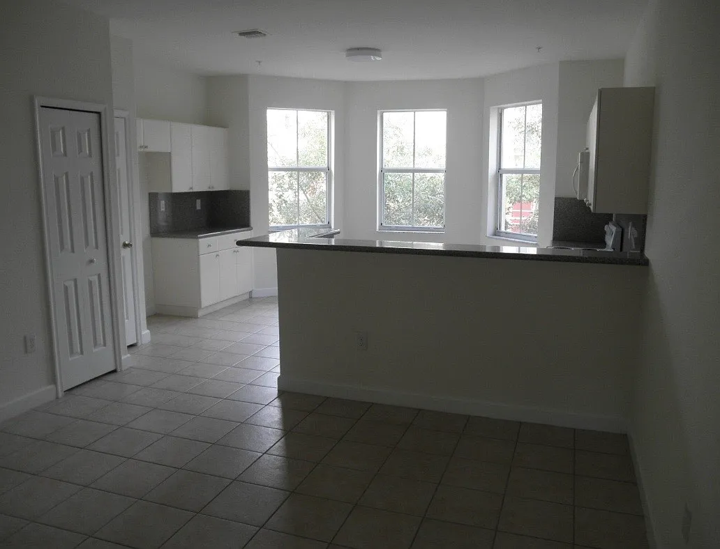Building Photo - 2906 Shoma Dr