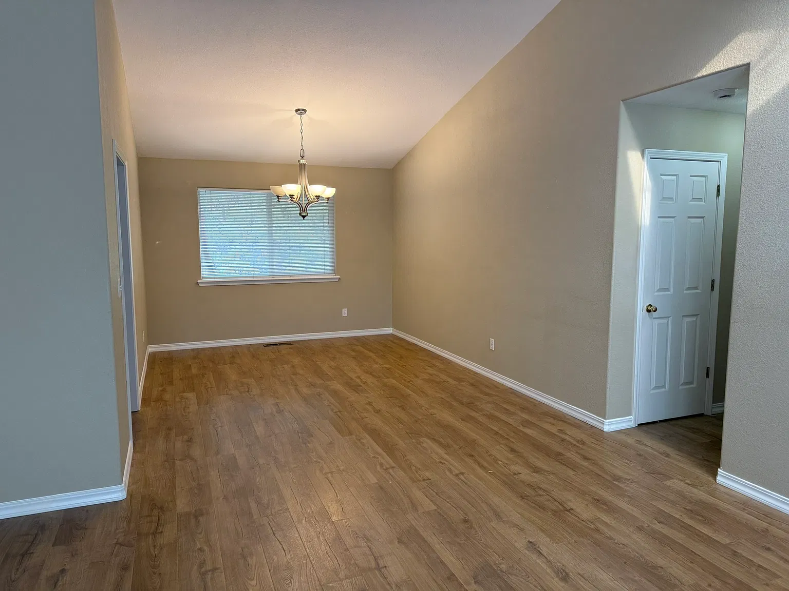 4 bed, 2.5 bath, 2007 sqft, $2,450 — Photo 4
