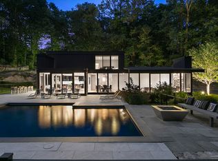 9 Chateau Ridge Dr, Greenwich, CT 06831