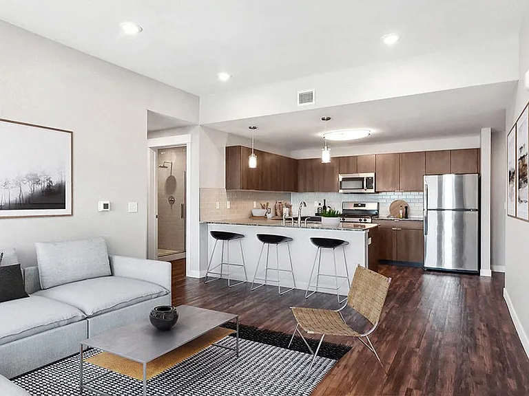 Seven Skies Apartments — Photo 5