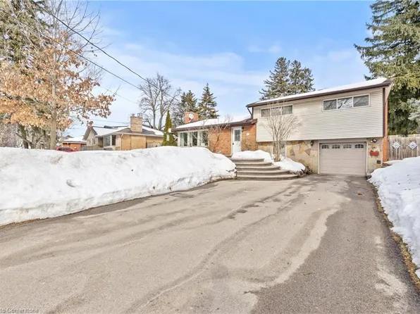 109 Pine St, Hamilton, ON L9G 2T8