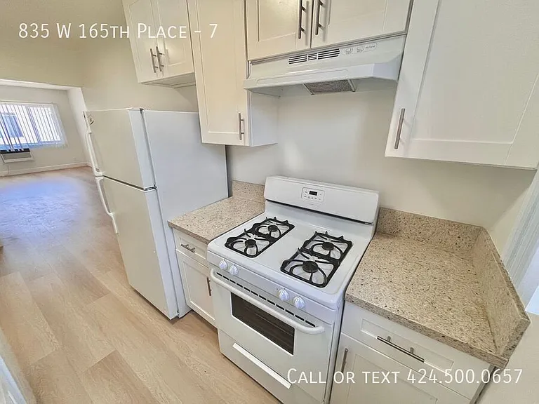 835 W 165th Pl #7 — Photo 5