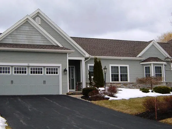 11 Ashton Dr, Mechanicville, NY 12118