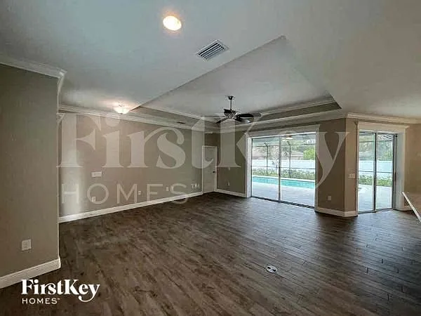 4099 Carver St — Photo 2