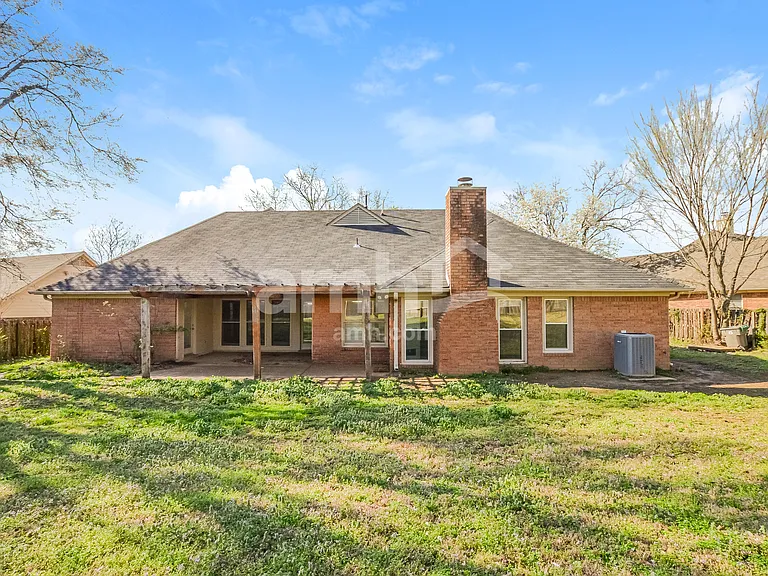 1926 Bohemia Dr — Photo 16