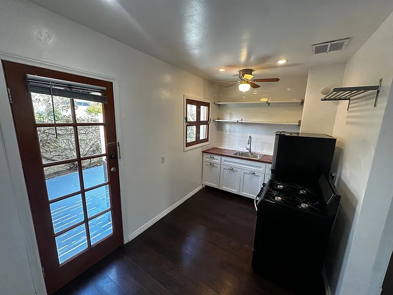 1177 N Hoover St #3/4 — Photo 7